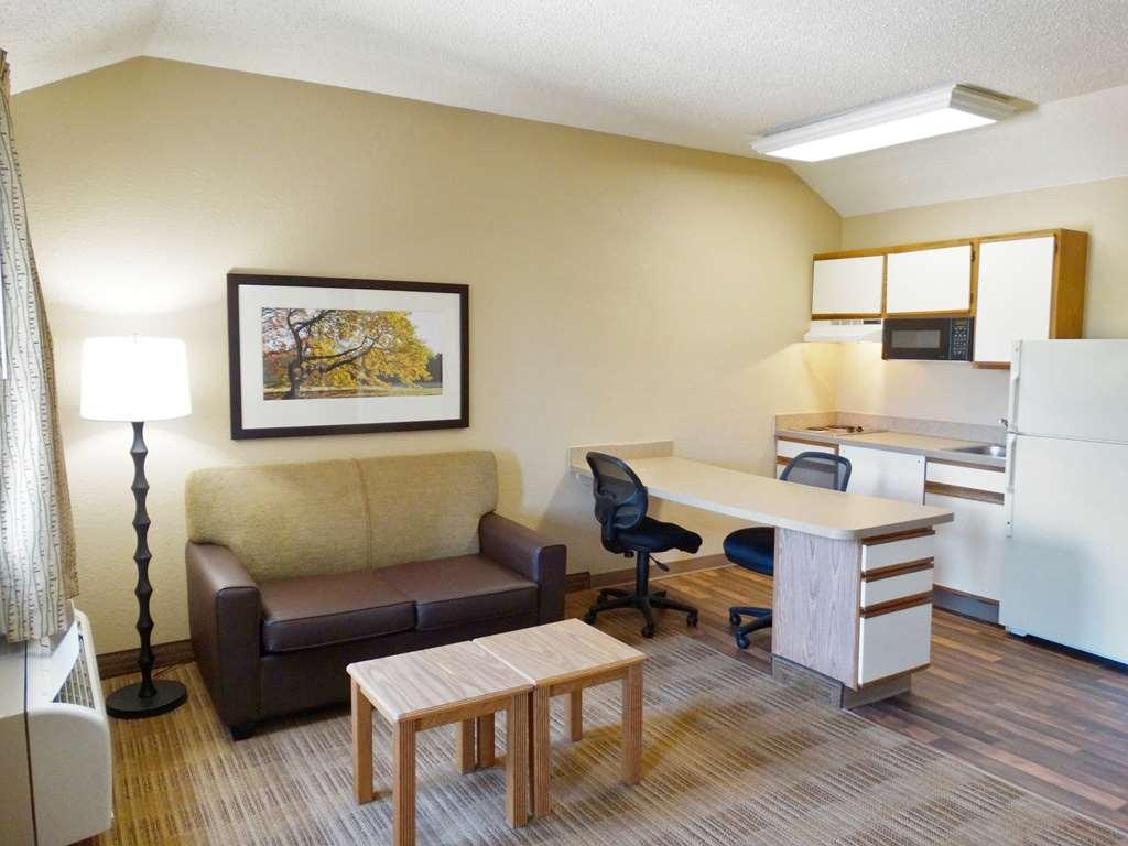 Extended Stay America Suites - Cincinnati - Blue Ash - Reed Hartman Room photo