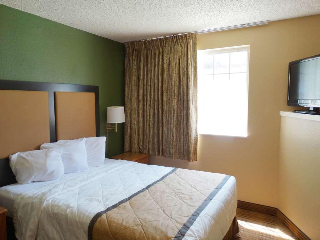 Extended Stay America Suites - Cincinnati - Blue Ash - Reed Hartman Room photo